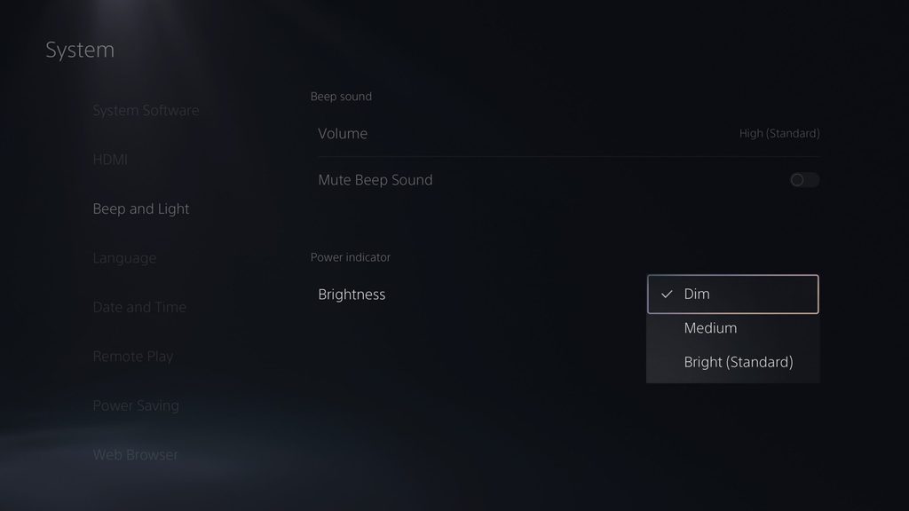 Capture d'écran de l'interface de la PS5 présentant les options de luminosité de l'indicateur d'alimentation de la console PS5